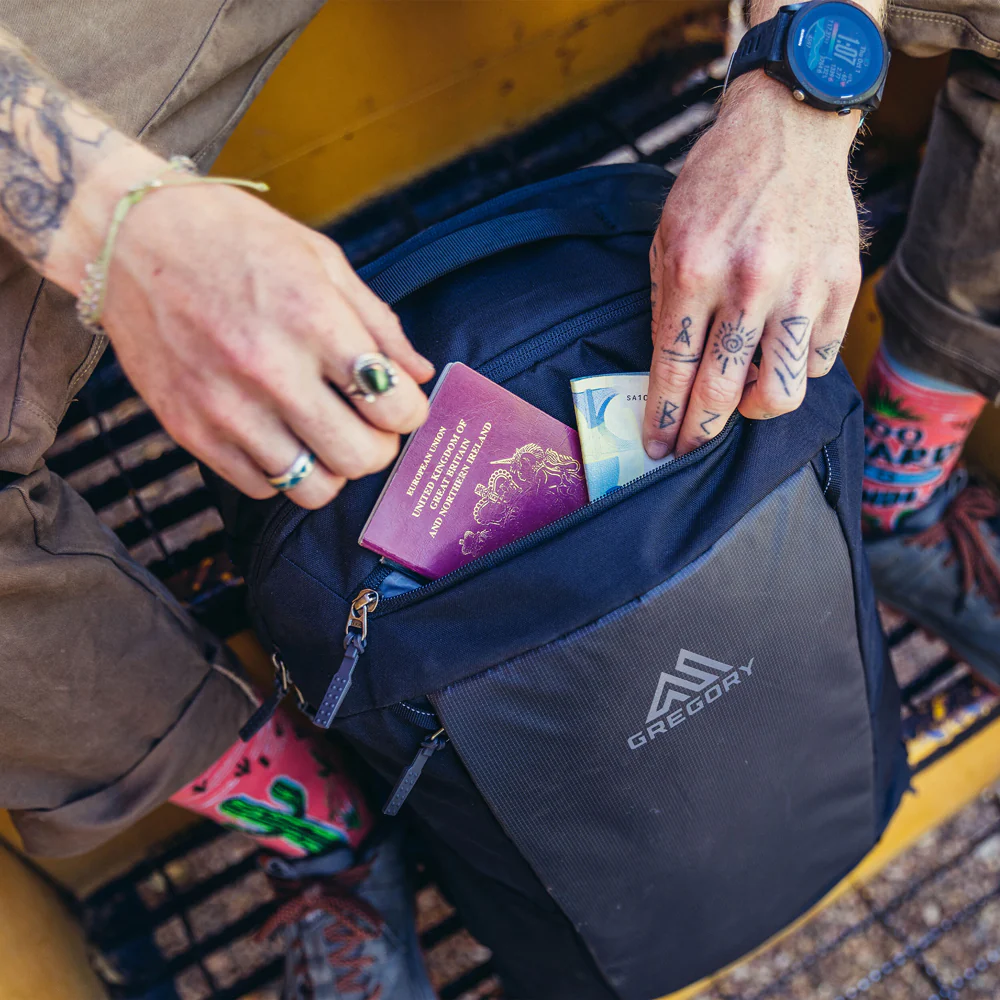 Border Traveler 30 - Image 6